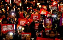 Tak Hanya Pelengkap Konser, Kini Light Stick Jadi Simbol Perlawanan untuk Lengserkan Presiden Yoon Suk Yeol