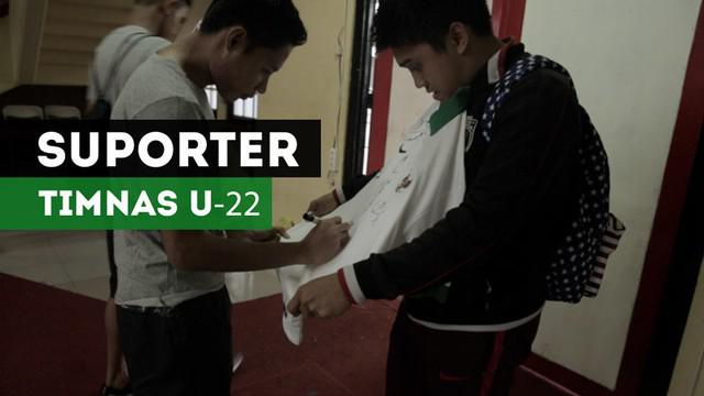 Berita video suporter satu-satunya yang menunggu Evan Dimas setelah Timnas Indonesia U-22 menjalani latihan di Stadion Kapten I Wayan Dipta.