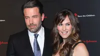 Ben Affleck dan Jennifer Garner yang memutuskan bercerai, ternyata masih menyimpan rasa cinta [Foto: Cosmopolitan]