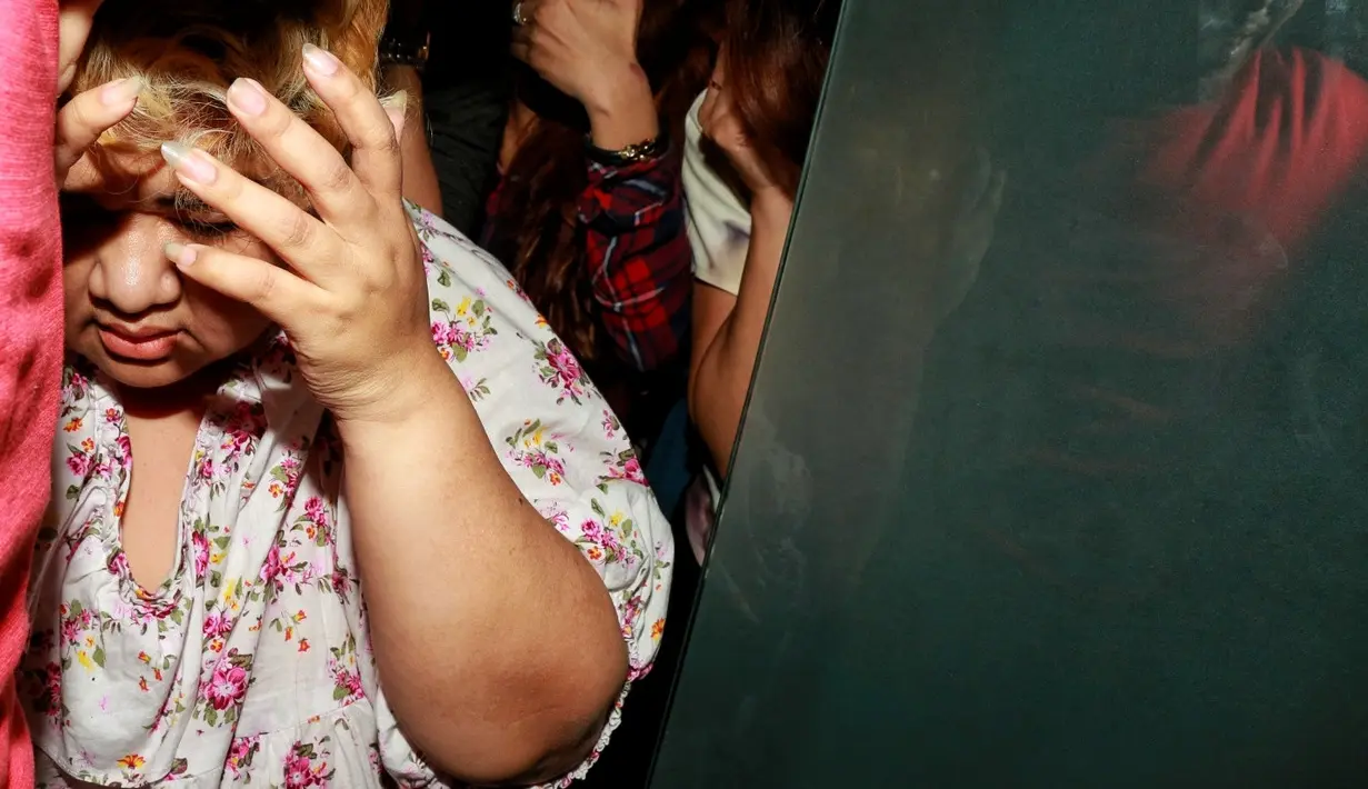 "Saya dijebak ! Saya dijebak ! Saya tidak mengedarkan. Saya dijebak," ucap Pretty Asmara. (Adrian Putra/Bintang.com)