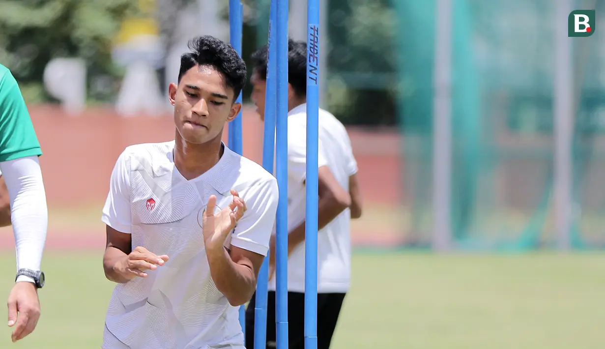 Akhirnya Marselino bisa menyantap porsi latihan yang diberikan Shin Tae-yong bersama rekan-rekannya. (Bola.com/Ikhwan Yanuar)