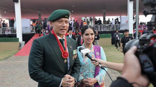 Annisa Pohan tampil menawan dan mencuri perhatian di HUT TNI Ke-79 (Instagram/@agusyudhoyono dan @annisayudhoyono)