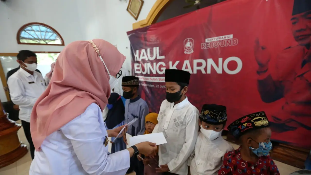 Bupati Ipuk Gelar Haul Bung Karno Bersama Warga Desa Kebondalem