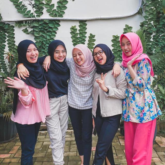 Putih Abu Abu (https://www.instagram.com/p/B7_C0Gngi8N/)