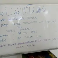Seperti ini kondisi rumah duka Sys Ns//Terlihat sejumlah kerabat sudah mulai berdatangan.
