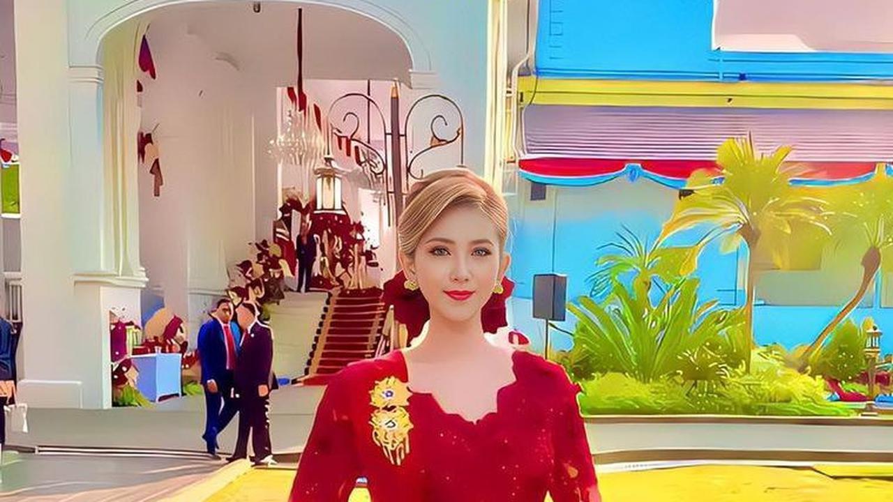 Potret Cantik Ibu Kombes Heni Tania Ikuti Upacara HUT 78 di Istana Merdeka, Pakai Kebaya Merah Banyak yang DM Beli Di mana