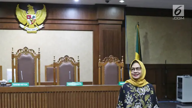 Jalani Sidang Putusan, Karen Agustiawan Tebar Senyuman