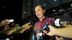 KPK memeriksa staf khusus Presiden RI bidang politik, Daniel Sparingga, Jakarta, Rabu (25/6/14). (Liputan6.com/Faisal R Syam)