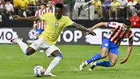 Timnas Brasil meraih kemenangan 4-1 atas Timnas Paraguay pada laga kedua Grup D Copa America 2024 di Allegiant Stadium, Las Vegas, Nevada, Sabtu (29/6/024) pagi WIB. Vinicius Junior tampil moncer dengan menyumbangkan dua gol. (AP Photo/David Becker)