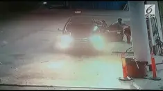 Sebuah video kamera pengawas memperlihatkan 3 orang perampok menjalan aksinya lagi tahun depan.