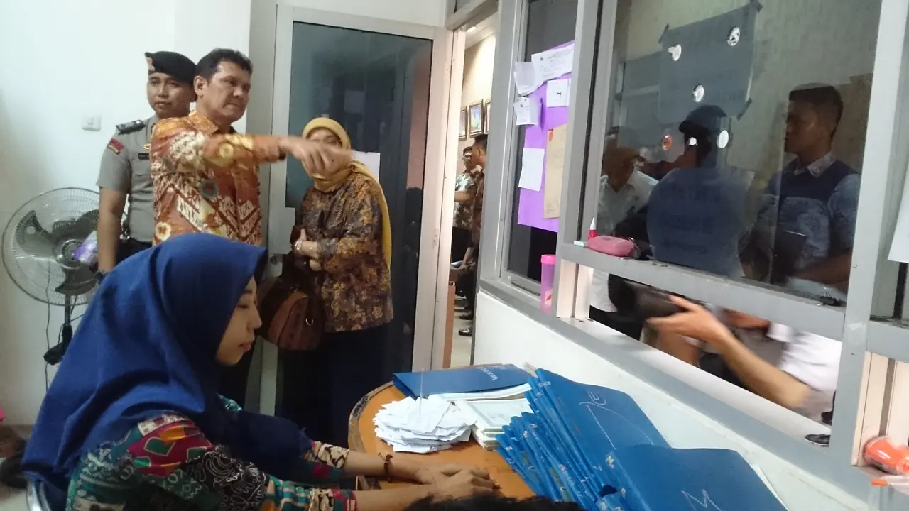 Sidak Menpan-RB, Asman Abnur di kantor Disdukcapil Palembang