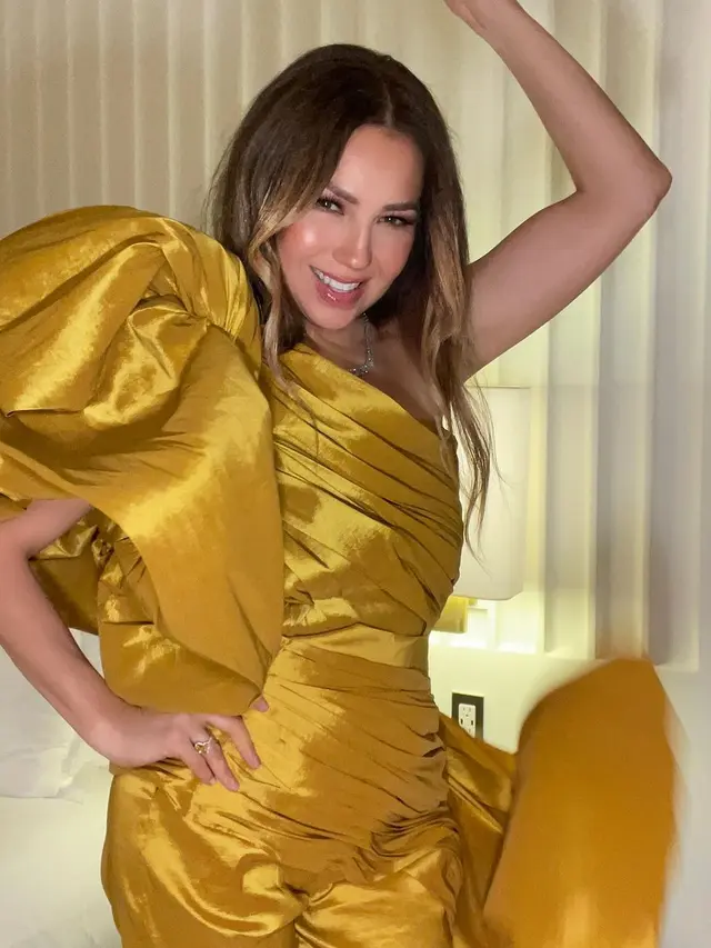 Thalia Ajak Penggemar Bernostalgia dengan Rosalinda, Wajahnya Masih Sama Seperti 25 Tahun Lalu