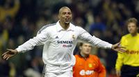 2. Ronaldo Luis - Ronaldo hanya menghabiskan satu musim saat bersama Barcelona pada 1996-1997. Pemain asal Brasil kemudian pindah ke Inter Milan dan pada tahun 2002 bergabung dengan Real Madrid selama lima musim. (AFP/Javier Soriano)