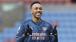 Pierre-Emerick Aubameyang. Striker asal Gabon berusia 32 tahun ini telah memperkuat Arsenal sejak pertengahan musim 2017/2018. Ia telah memperkuat The Gunners dalam 148 laga dengan mencetak 85 gol dan 19 assist. Bersama Gabon mengoleksi 66 caps dan mencetak 27 gol. (Foto: AFP/Adrian Dennis)
