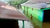 Ribuan warga harus beraktivitas ditengah banjir (Liputan 6 SCTV)