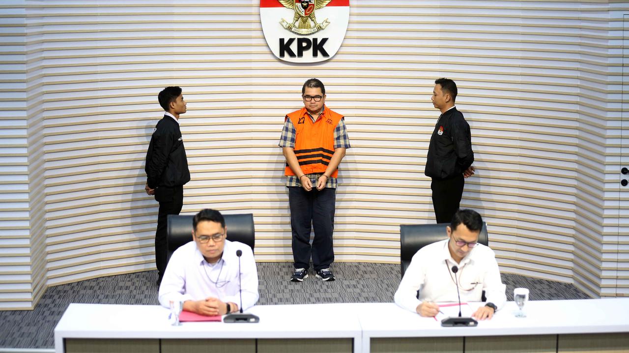 FOTO: KPK Tahan Eks Dirut PGN Hendi Prio Santoso dalam Kasus Jual Beli Gas