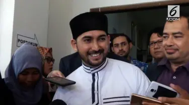 Ayahanda Istri Ustaz Al Habsyi mengungkapkan, ponsel milik pembantunya menyimpan banyak pesan vulgar yang disembunyikan.