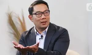 Ridwan Kamil saat wawancara khusus dengan tim Liputan6.com di Jakarta, Kamis (9/11/2023). (Liputan6.com/Herman Zakharia)