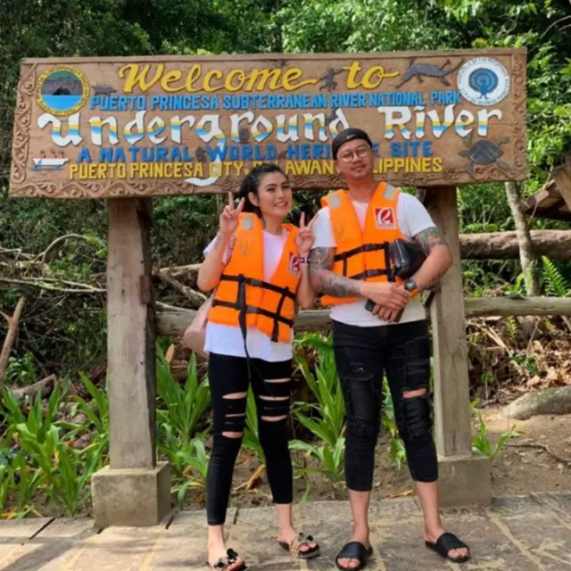 6 Momen Kemesraan Angela Lee dengan Kekasihnya yang Seorang Pengusaha