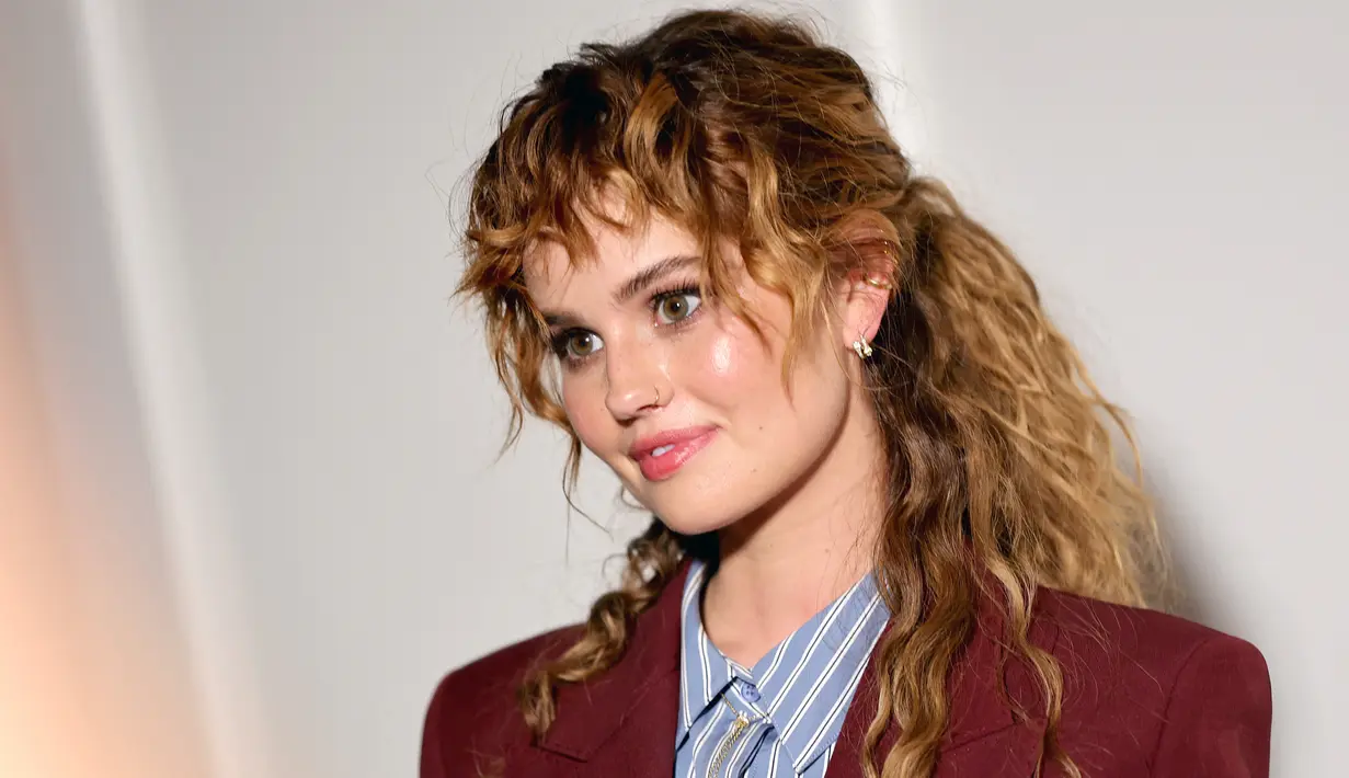 Debby Ryan berpose saat menghadiri pemutaran perdana "Spin Me Round," di The London di West Hollywood, California (17/8/2022). Debby Ryan memulai kariernya dengan membintangi sejumlah iklan saat masih remaja. (Matt Winkelmeyer/Getty Images/AFP)