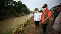 Kepala BNPB, Doni Monardo, saat meninjau lokasi banjir medan di Perumahan De Flamboyan (Dok: BNPB)