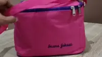 Unboxing Isi Bingkisan Iriana Jokowi untuk Anak-Anak yang Kunjungi Rumahnya di Solo