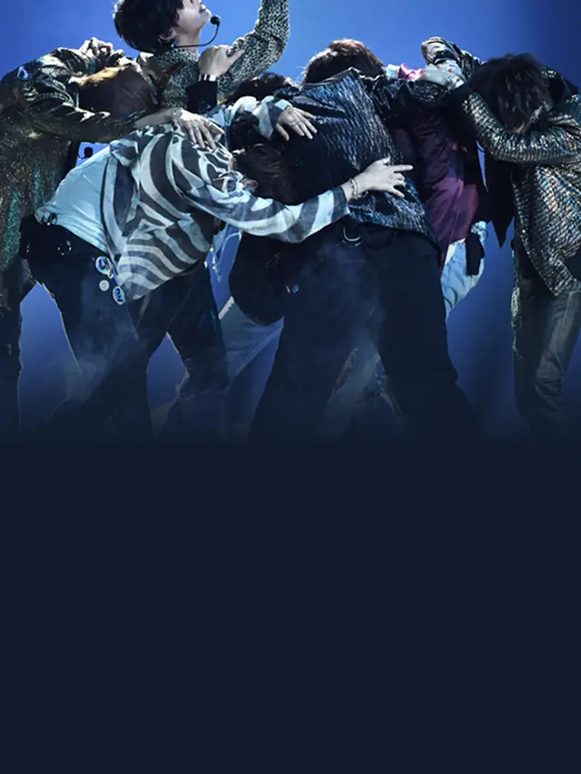 Bangtan Boys atau yang lebih dikenal dengan BTS tampil di atas panggung Billboard Music Awards 2018 di Las Vegas, Minggu (20/5). (Ethan Miller/GETTY IMAGES/AFP)