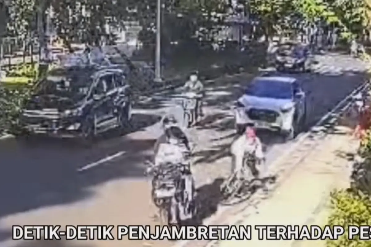 Aksi penjambretan terhadap pesepeda wanita di Jalan Latuharhary, Menteng, Jakarta Pusat.