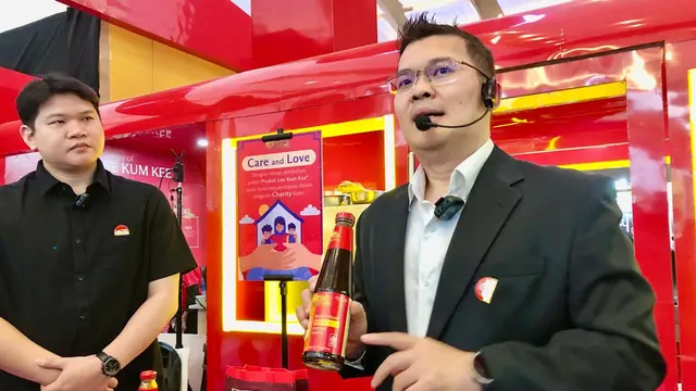 Verdi Ricardo, Country Business Director Lee Kum Kee Indonesia proses produksi saus