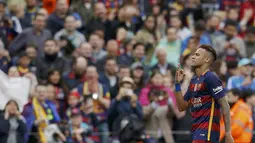 Pemain Barcelona, Neymar menyumbangkan satu gol untuk kemenangan timnya atas Espanyol pada lanjutan La Liga Spanyol pekan ke-37 di Stadion Camp Nou, (8/5/2016). (REUTERS/Albert Gea)