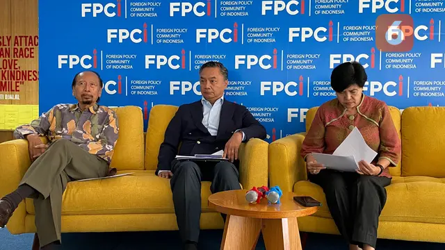 Pendiri Foreign Policy Community of Indonesia (FPCI), Dino Patti Djalal menyoroti kunjungan Presiden Republik Indonesia Prabowo Subianto ke sejumlah negara (Dok. Liputan6.com/Teddy Tri Setio Berty).