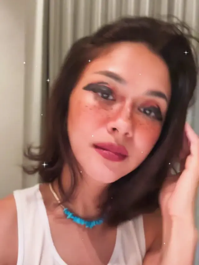 [Fimela] Nana Mirdad didandani sang putri