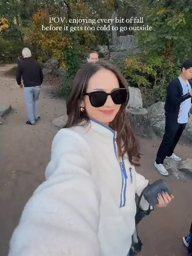 Tampil Stylish, Ini 7 Momen Seru Enzy Storia Main ke Great Falls National Park