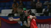 Tangis haru Lisa Ayu Kusumawati pecah saat bola kembalian dari ganda Malaysia memanjang di sisi lapangan Indonesia. (SEA Games)