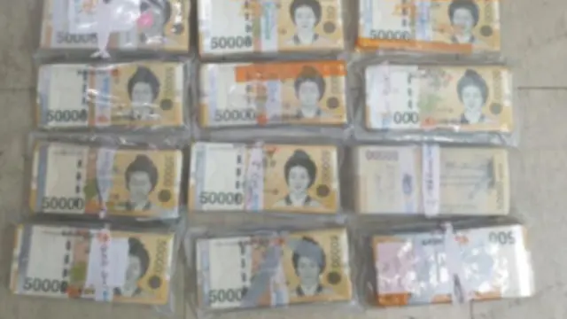 Beli Kulkas Bekas Via Online, Pria Ini Malah Temukan Uang Rp 1,2 M Di Dalamnya