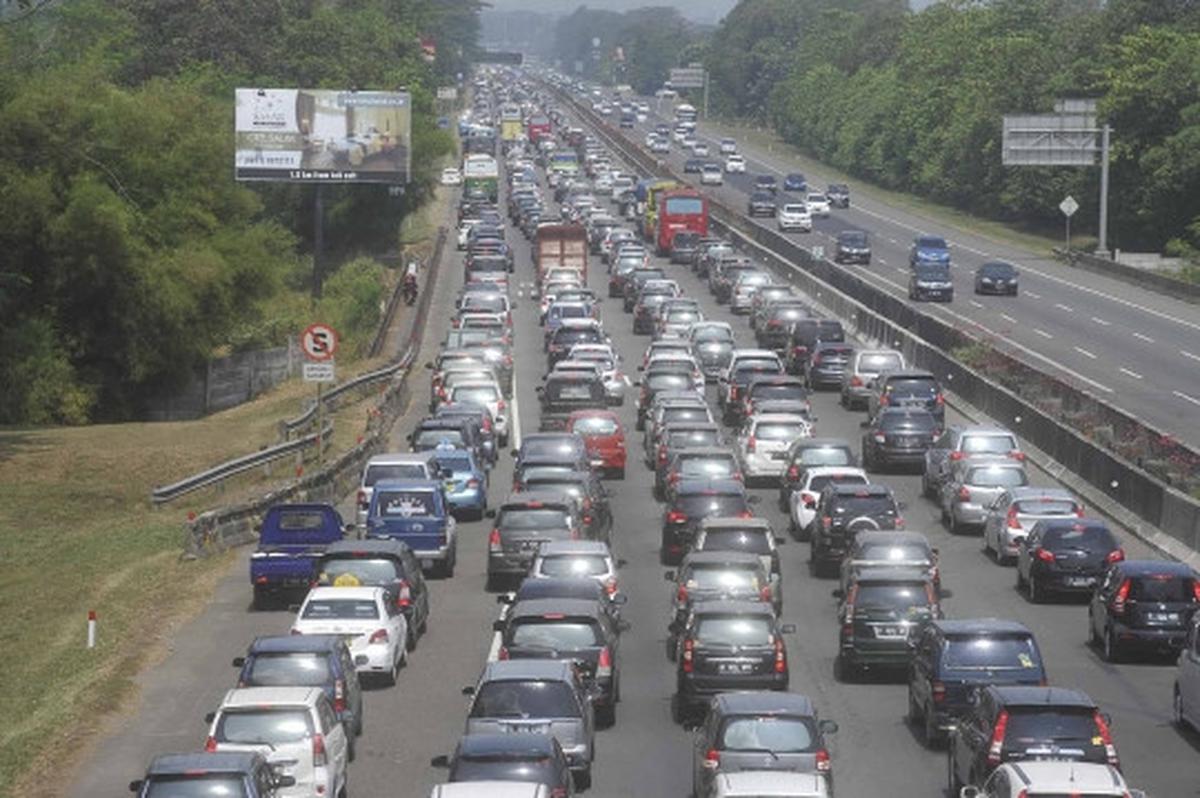Libur Lebaran, Tol Jagorawi arah Puncak macet parah hingga 20 km