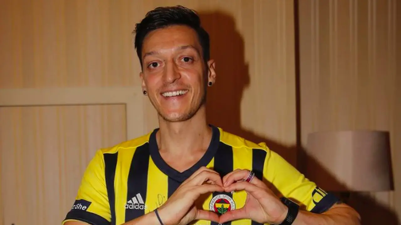7 potret Mesut Ozil yang dikabarkan akan gabung RANS Cilegon FC