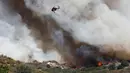 Kobaran api tak terkendali di California telah menghanguskan lebih dari delapan ribu hektar lahan dan memaksa ratusan warga dievakuasi dari rumah mereka, California, AS (24/7). (REUTERS / Jonathan Alcorn)