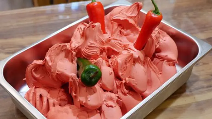 copyright odditycentral.com/Aldwych Cafe and Ice Cream Parlour/Facebook