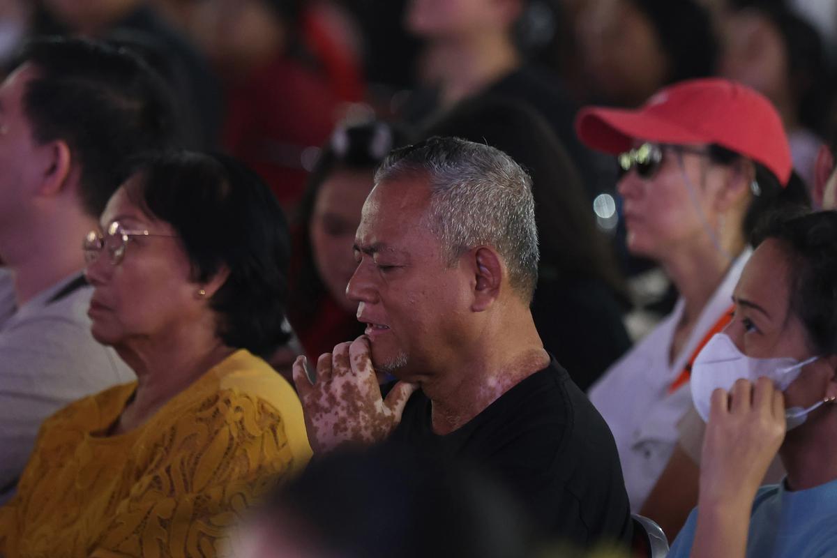 FOTO: Jalan Salib Hadirkan Suasana Khidmat Jumat Agung di Katedral Jakarta