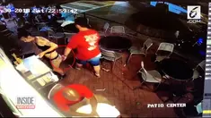 Seorang pelayan, perempuan berusia 21 tahun di Georgia, Amerika Serikat, bernama Emilia Holden, mendapat banyak pujian. Ia membanting seorang lelakai tambun, yang memegang pantatnya di restoran. Pelaku bernama Ryan Cherwinski kemudian ditangkap polis...