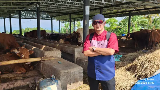 Ustaz Zacky Mirza menghadiahi Jefri Al Buchori hewan kurban atas nama almarhum, di salah satu peternakan di Cianjur, Jawa Barat. (Foto: Dok. Koleksi Pribadi Zacky Mirza)