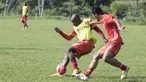 Pemain Persija, Pacho Kenmogne, berusaha melewati Gunawan Dwi Cahyo, saat latihan di Lapangan Sawangan, Depok, Jawa Barat, Senin (7/12/2015). Setelah sempat cedera ringan, kini Pacho sudah kembali fit. (Bola.com/Vitalis Yogi Trisna) 