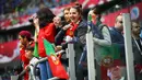 Suporter Portugal saat menyaksikan pertandingan antara Selandia Baru melawan Portugal pada laga penyisihan Grup A Piala Konfederasi 2017 di Stadion Spartak, Russia, Sabtu, (24/6/2017). (EPA/Mario Cruz)