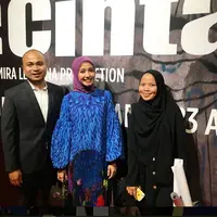 Laudya Cynthia Bella didampingi Afifudin dan seorang teman. (Instagram @laudyacynthiabella)