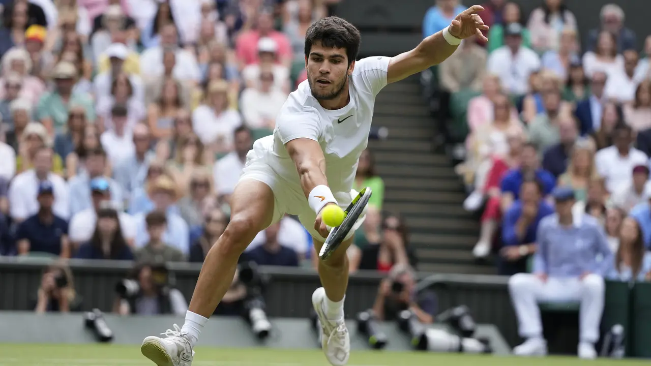 Raih Gelar Juara Wimbledon 2023 Setelah Tundukkan Novak Djokovic, Carlos Alcaraz Putus Dominasi Juara Big Four Dalam 20 Tahun Terakhir (AP Photo/Kirsty Wigglesworth)