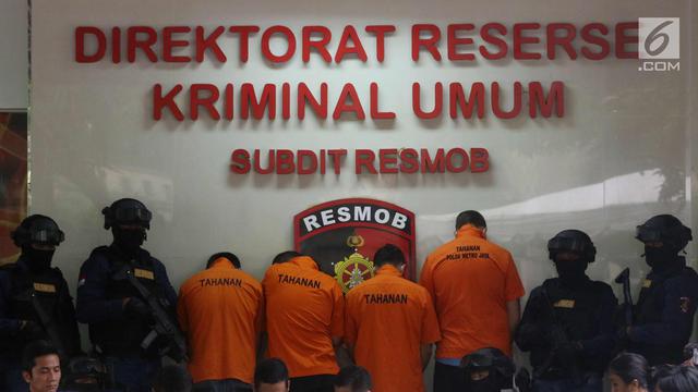 Empat WNA Tersangka Kasus Skimming Tutupi Wajah di Polda