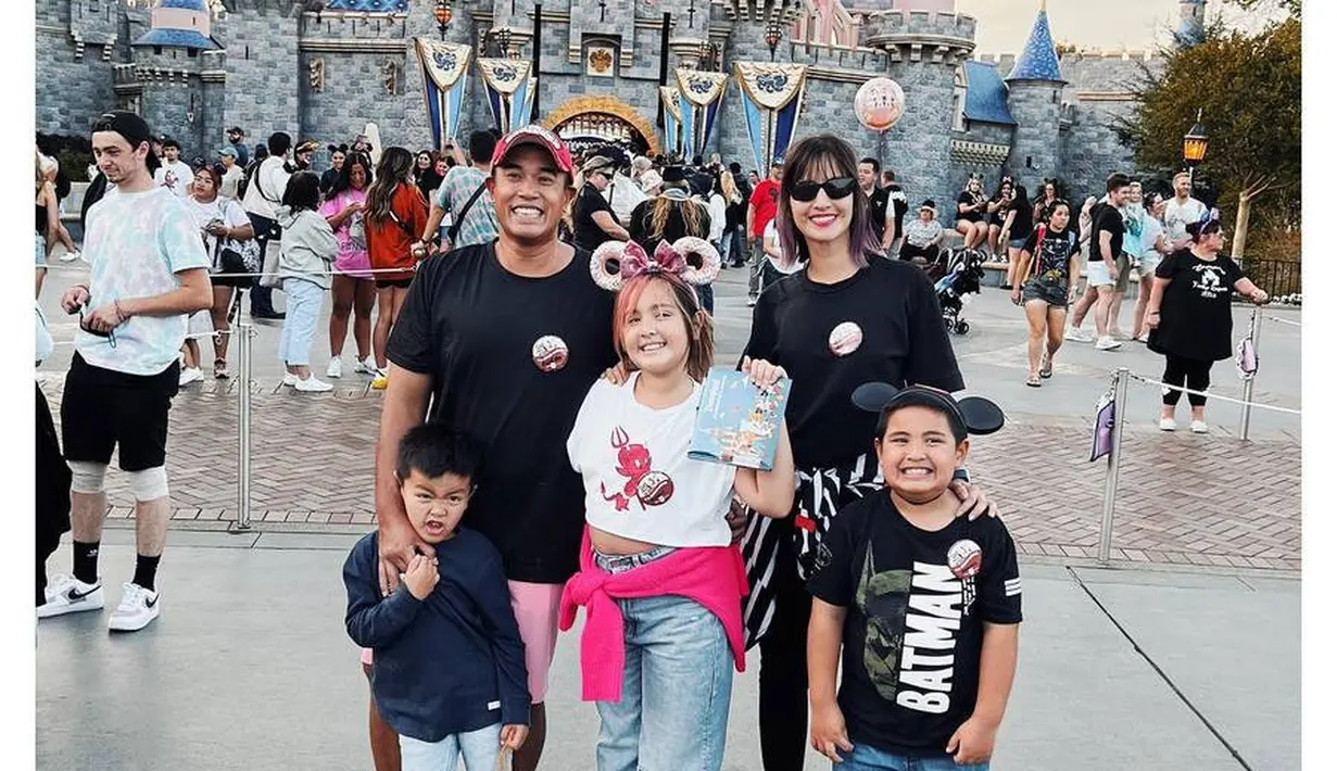 <p>Nia Ramadhani telah selesai menjalani proses rehabilitasi selama delapan bulan terkait penyalahgunaan narkoba. Kini ia sudah berkumpul kembali bersama keluarganya. (Instagram/ramadhaniabakrie).</p>