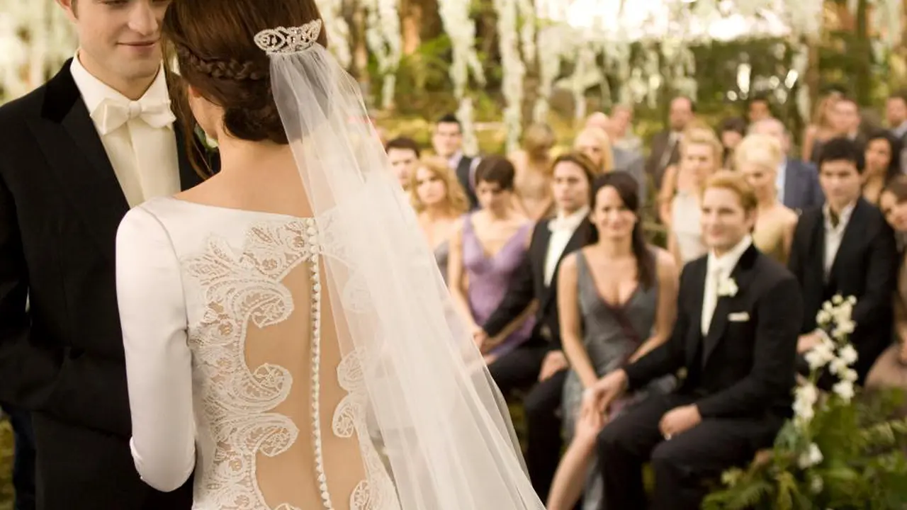 23 Inspirasi Gaun Pengantin dari Film-film Abad 20