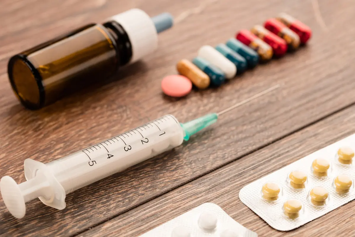 Suntikan dan obat (iStock)
